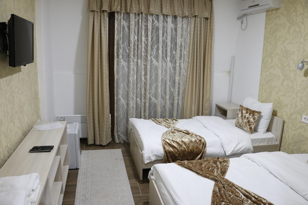 Hotel Ultra Star 斯科普里 外观 照片